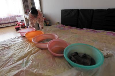 灯塔楼上漏水，住户失联，小区没物管，业主维权难！律师来支招……